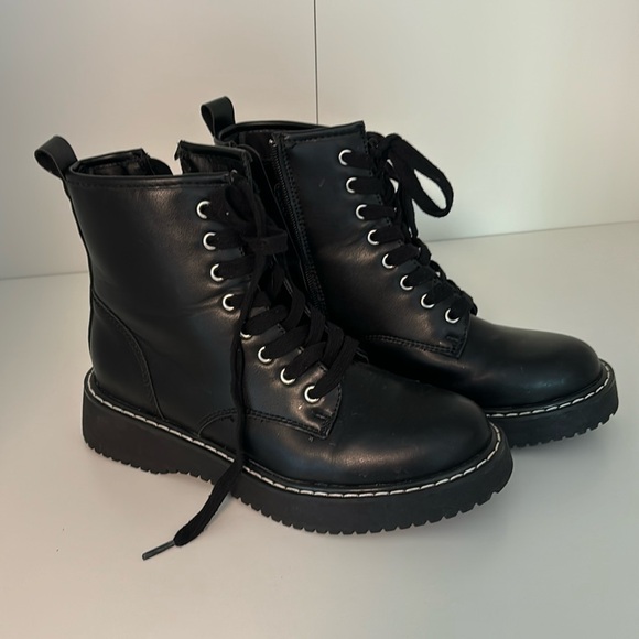 Steve Madden’s Doc Martin black boots inspired - Picture 1 of 6